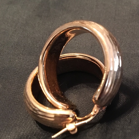 14K Italian Gold Hoop Earrings - Picture 4 of 4